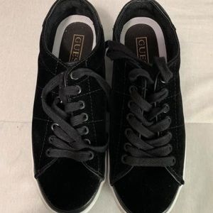 ✨🤍✨ Guess platform shoes